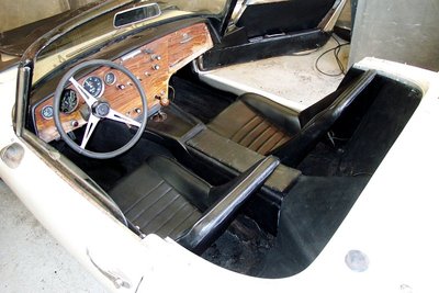 Geoff Howard S2 SE interior.jpg and 